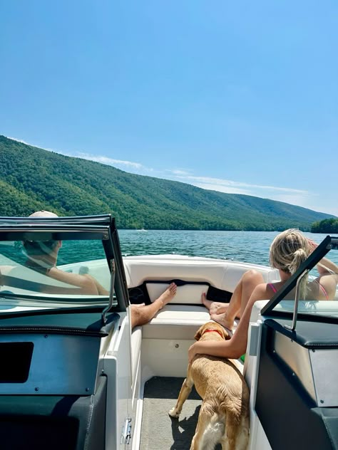 Lake day Lake Core Aesthetic, Dock Aesthetic Lake, Life At The Lake, Lake Boating Aesthetic, Lake Vision Board, Summer Boating Aesthetic, Cozy Lake House Aesthetic, Lake Vacation Aesthetic, Lake House Vibes