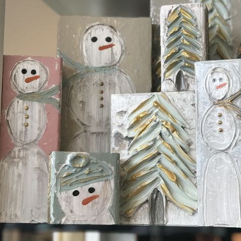 Textured Snowman Painting, Spackle Diy, Textured Pictures, 4x4 Paintings, Diy Christmas Canvas, Textured Paint, Wood Block Crafts, Christmas Crafts To Make, Modeling Paste