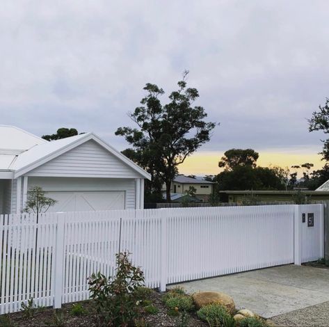 White Batten Fence, Timber Fence, White Picket Fence Front Yard, Modern Picket Fence, White Timber Fence, White Hamptons Fence, Front Picket Fence Australia, Aluminium Picket Fence, White Picket Fence Driveway Gate