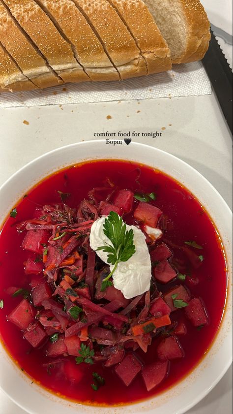 German Food Aethstetic, Borscht Aesthetic, Borch Soup Borscht Recipe, Russian Culture Aesthetic Food, Borscht Vegetarian, Russian Dinner, Dinner Aesthetic, Russian Food, Dinner Party Summer