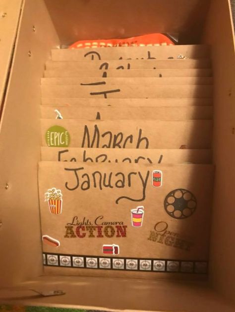 This Grandma Made A Homemade Adventure Gift Box With 12 Months Of Family Activities #gifts Amazing Diy Gifts, Grandparents Activities, Holiday Stem, Daycare Forms, Letter Crafts, 40 Birthday, 2024 Ideas, Grandmas Christmas, Adventure Gifts