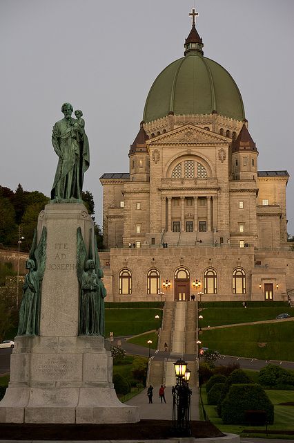 Oratoire Saint-Joseph - Montréal St Joseph Catholic, Mount Royal, Church Pictures, Beautiful Churches, Old Montreal, Cathedral Architecture, Royal Park, O Canada, Saint Joseph