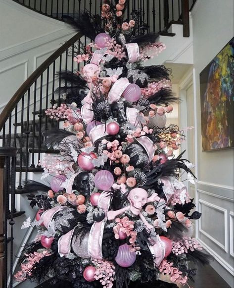 Pink Black Christmas Tree, Glam Tree, Diy Halloween Tree, Scary Halloween Cakes, Black Christmas Tree Decorations, Halloween Tree Decorations, Rose Gold Christmas Tree, Celebration Decorations, Pink And Black Christmas