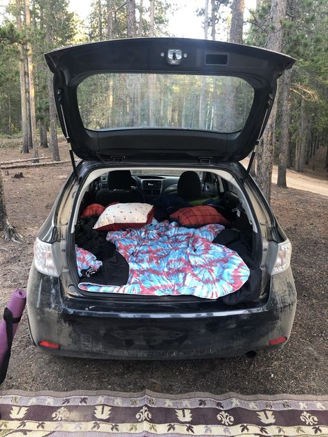 Camping in the Car: How to make the most out of your trip Small Car Camping, Camping In The Car, Car Life, Small Rv, Small Lanterns, Festival Camping, Pontiac Grand Am, Take Off Your Shoes, Sleeping Pads