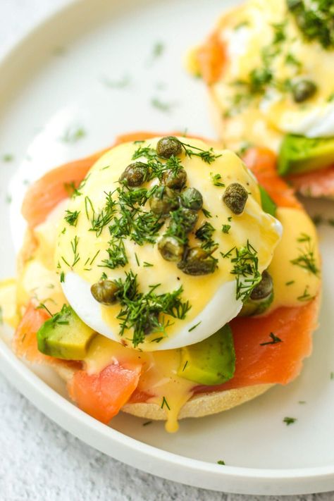 Smoked Salmon Eggs Benedict | Good Food Discoveries Lebanese Fattoush Salad, Smoked Salmon Eggs, Salmon Eggs Benedict, Roasted Garlic Potatoes, Best Smoked Salmon, Homemade Hollandaise Sauce, Smoked Salmon And Eggs, Best Hot Chocolate Recipes, Fattoush Salad