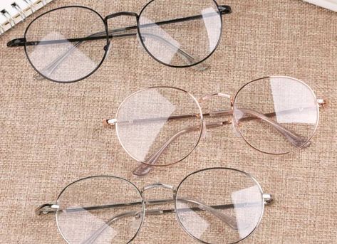 The Pros and Cons of Titanium Glasses - Koalaeye Optical Oversized Glasses Frames, Cute Glasses Frames, Glasses Frames Trendy, Fancy Glasses, Glasses Trends, Womens Glasses Frames, Vintage Lenses, Oversized Glasses, Trendy Glasses