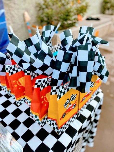 Get inspired by the checkered decor to help you plan the perfect birthday racing party. Going to a racer-themed birthday party? Here are some clever gift ideas for the little racer that wont break the bank! Race Car Birthday Party Favors, Go Kart Birthday Party Ideas, Racing Party Ideas, Formula One Birthday Party, Clever Gift Ideas, Go Kart Party, Racing Birthday Party, Racing Decor, Birthday Party Souvenirs