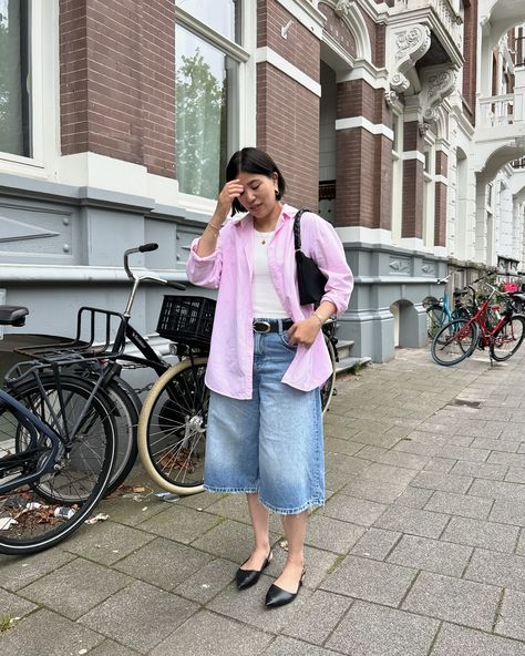 Jorts all summer long 🩵 Would you wear or tear? Outfit details: shirt, belt @zara bra top @uniqloeurope jorts @bershka slingbacks @hm bag @aupenofficial 🔑 everyday wear, simple outfit, casual outfit inspo, spring outfits, streetstyle look, casual outfit, everyday outfit, coffee date outfits, streetstyle look, minimal look, chic girl style, jorts #howtostyle #whattoweartoday #summeroutfitideas #springoutfits #springoutfitideas #simplestyling #simplestyles #mumswithstyle #cityoutfit #s... Long Jorts Outfits, Style Jorts, Coffee Date Outfits, Outfit Inspo Spring, Outfit Everyday, Casual Chique, What To Wear Today, Minimal Look, City Outfits