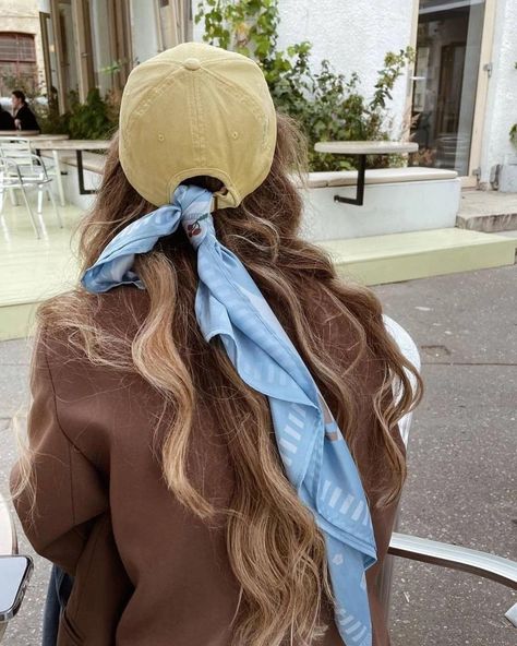 Parisienne Chic, Scarf Outfit, Long Blonde, Long Blonde Hair, Mode Inspo, Looks Chic, 가을 패션, Mode Inspiration, Scarf Styles