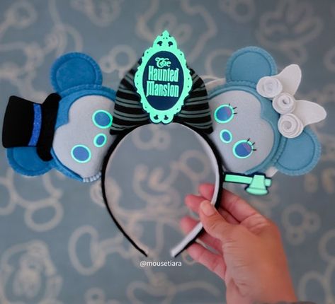 Mickey Ears Haunted Mansion Hat Box Bride Minnie Axe Mouse - Etsy Diy Disney Ears, Disneyland Ears, Disney Ears Headband, Diy Mickey Ears, Disney Mouse Ears, Disney Themed Outfits, Cute Disney Outfits, Disney Souvenirs, Disney Mickey Ears