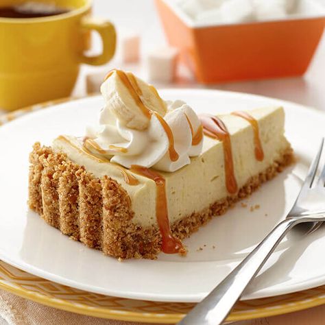 Banana Cream Tart with Salted Caramel from Land O'Lakes Ice Cream Tart, Tart Cakes, Amazing Deserts, Specialty Desserts, Cream Desserts Recipes, Desserts Holiday, Dessert Pies, Caramel Ice Cream Topping, Mothers Day Desserts