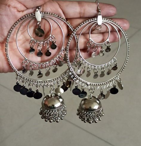 Jhumkas Aesthetic, Silver Jhumkas, Earring Indian, Jhumka Designs, Diy Earrings Easy, Indian Bridal Jewelry Sets, Pretty Jewelry Necklaces, Antique Jewellery Designs, Fancy Jewellery Designs