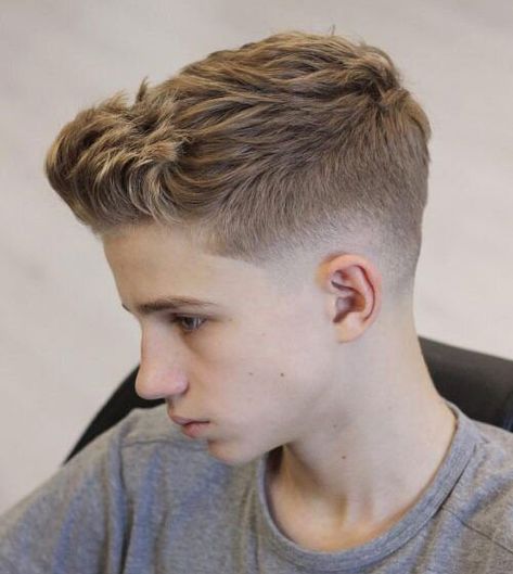 The low fade haircut is sophisticated, stylish, and sexy. Once you try this haircut, you won't leave it. Come and take a look at our low fade gallery. Boys Fade Haircut, Top Haircuts For Men, Low Taper Fade Haircut, Boy Haircuts Short, Boy Haircuts Long, Low Fade Haircut, Tapered Hair