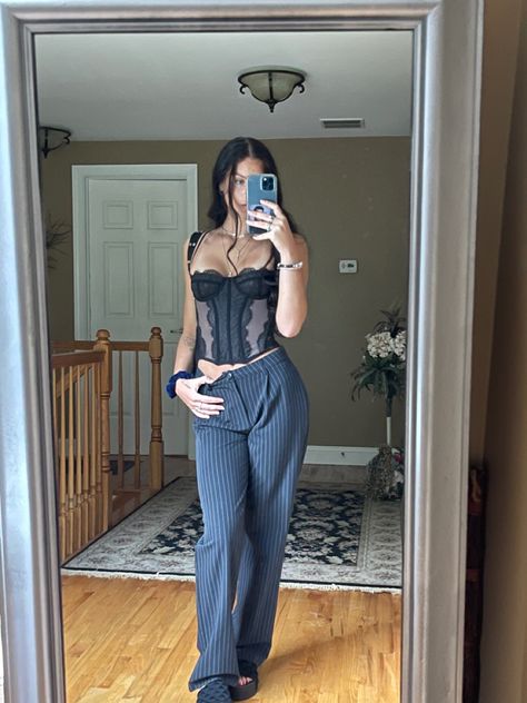 Concert Corset Outfit, Black Corset Aesthetic Outfit, Urban Corset Outfit, Urban Outfitters Corset Outfit, Outfits With Urban Outfitters Corset, Uo Corset Top Outfits, Corset Instagram Pics, Modern Corset Outfit, Streetwear Corset Outfit