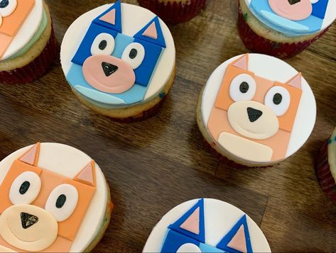 Bluey Bingo Cookies Decorated, Bluey Themed Cupcakes, Bluey Sugar Cookies Ideas, Fondant Stitch, Bluey Oh Biscuits, Bluey Cartoon Decorated Cookies, Bluey Cupcake Ideas, Fondant Bluey Character, Bluey Cupcake Toppers