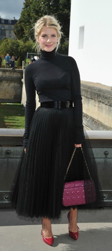 Melanie Laurent Black Tulle Skirt Outfit, Tulle Skirts Outfit, Wedding Guest Outfit Winter, Melanie Laurent, Tule Rok, Skirt Tulle, Tulle Skirt Black, Modest Dress, Moda Paris