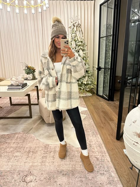 Ankle Ugg Boots Outfit, Ugg Outfits, Cute Lounge Outfits, Trendy Mom Outfits, Lounge Outfits, Fall Closet, Fall Attire, Casual College Outfits, Nashville Outfits