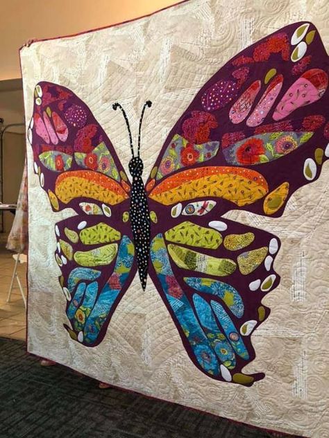 Butterfly Quilts Ideas, Butterfly Applique Pattern, College Quilts, Quilted Butterfly, Beautiful Butterfly Images, Butterfly Quilts, Butterfly Quilt Pattern, Collage Fabric, Patchwork Quilting Designs