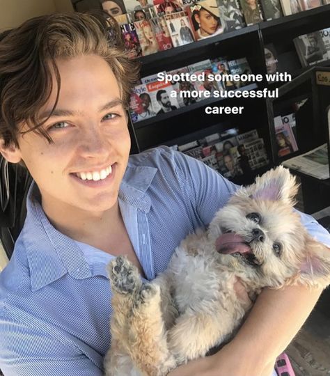 pinterest // @ggeorgiewest Cole Sprouse Hot, Cole Sprouse Funny, Lili Reinhart And Cole Sprouse, Cole Sprouse Wallpaper, Cole Spouse, Cole Sprouse Jughead, Cole M Sprouse, Riverdale Cole Sprouse, Dylan And Cole