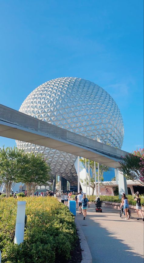 Epcot Wallpaper, Epcot Ball, Walt Disney World Marathon, Epcot Theme Park, Universal Parks, Ball Wallpaper, Disney World Planning Guide, Disney World Epcot, Disney Iphone