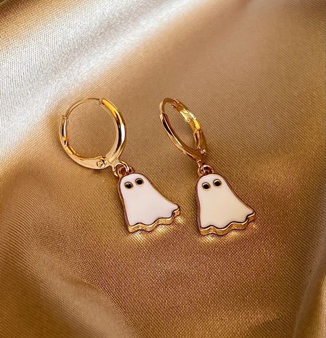 Lil ghosties 👻 Earrings Halloween, Jewelry Earring, Witchy Vibes, Halloween Earrings, Halloween Jewelry, Huggie Hoop Earrings, Gold Enamel, Halloween Ghost, Dream Jewelry