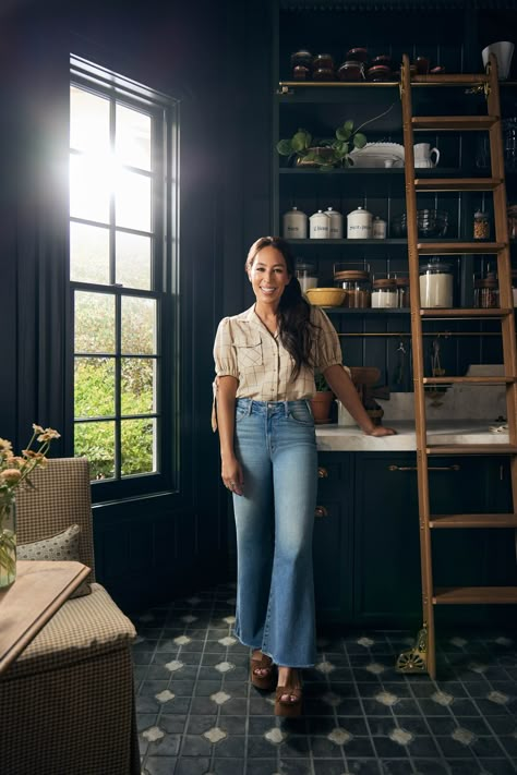 72 Hours in Joanna Gaines’s Waco | Architectural Digest Joanna Gaines Open Shelving Kitchen, Chip And Joanna Gaines Fixer Upper, Joanna Gaines Garden House, Joanna Gaines Green Kitchen Cabinets, Joanna Gaines Potting Shed, Kitchens With Artwork, Old House Pantry, Joanna Gaines Lake House, Joanna Gaines Green Kitchen