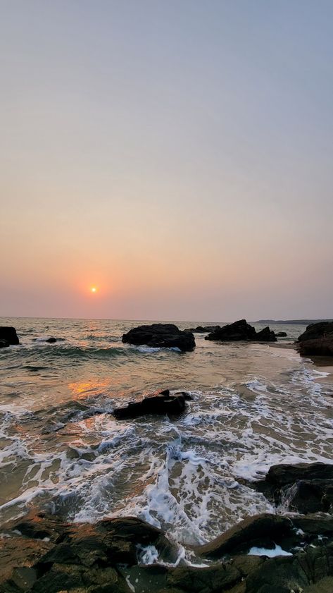 Sunset vibes in goa Rakel Sablon, Aesthetics Beach, Beach Aesthetics, Sunset Vacation, Nature Photography Quotes, Summer Aesthetics, Beautiful Beach Pictures, Beach Ootd, Sunset Vibes