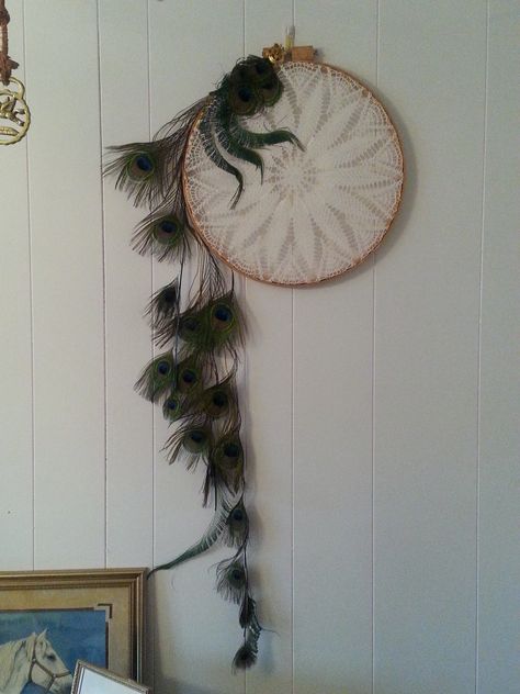 Stuff I've Made: My Peacock Dream Catcher; I stretched one of my old doilies in a 21" embroidery hoop, and added peacock feathers Vintage Dream Catcher, Peacock Feathers Dream Catcher, Peacock Feather Decor, Healing Crystals Decor, Wall Hanging Dream Catcher, Diy Dream Catcher Tutorial, Dream Catcher Ideas, Peacock Crafts, Diy Dream Catcher