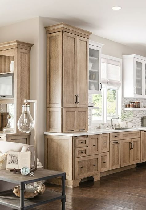 9 Beautiful White Oak Kitchens - Nikki's Plate Cabinet Trends, White Oak Kitchen, Light Wood Cabinets, Warm Kitchen, Refacing Kitchen Cabinets, Diy Backsplash, New Kitchen Cabinets, Classic Kitchen, Kitchen Design Trends