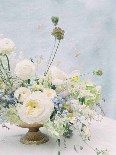 Georgia Photoshoot, Bridgerton Flowers, Wedding Flower Table, Flower Table Decor, Sea Island Georgia, Blue Flower Arrangements, Bridgerton Wedding, Blue Green Wedding, Blue White Weddings