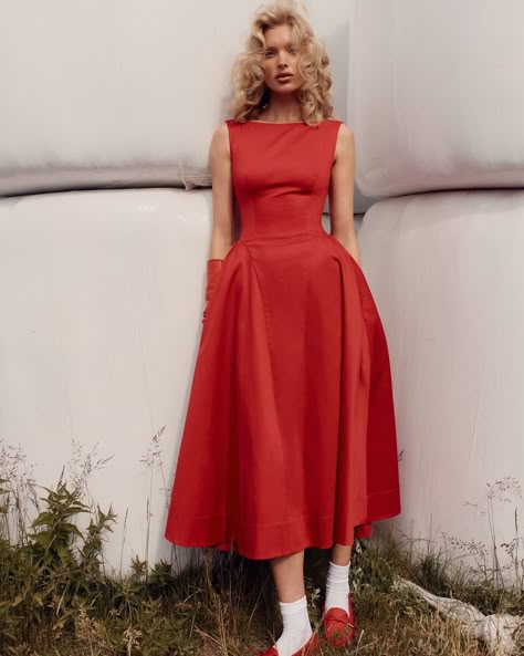 elsa❤️ (@hoskelsa) • Photos et vidéos Instagram Pattie Boyd, Ny Outfits, Smart Casual Dress, Bridget Jones, Sharon Tate, Elsa Hosk, Grad Dresses, Midi Dress Casual, Red Midi Dress