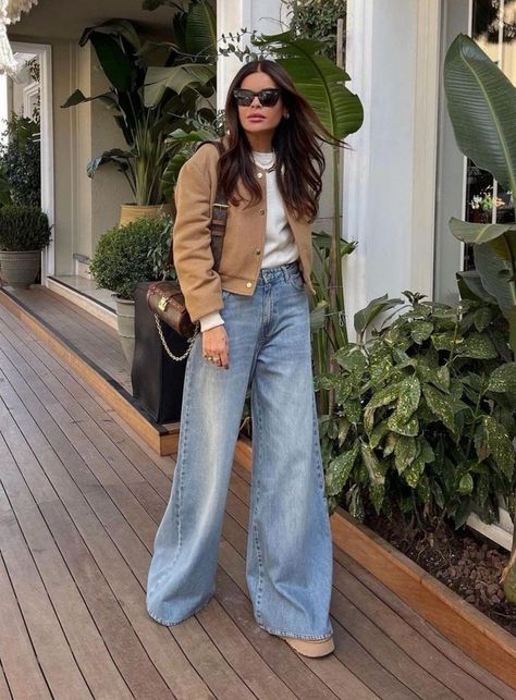 Wide Leg Light Jeans Outfit, Wide Leg Jeans Outfit Summer, How To Style Wide Leg Jeans, Wide Leg Outfit, Style Wide Leg Jeans, Wide Leg Jeans Outfit, Wide Leg Pants Outfit, Looks Jeans, Jeans Outfit Winter