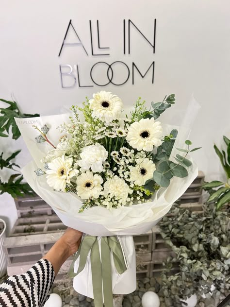 White gerbera bouquets 🤍🌿 White Gerbera Bouquet, Gerbera Wedding Bouquet, Gerbera Flower Bouquet, Gerbera Wedding, Gerbera Daisy Bouquet, Gerbera Bouquet, White Gerbera, Bf Gift, Single Flower Bouquet