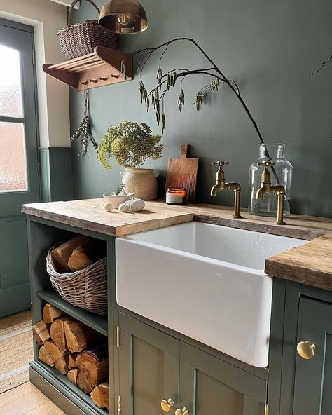 Farm Mudroom, Bootility Room, Utility Room Inspiration, Boot Room Utility, Utility Room Designs, Scandi Home, Boot Room, Rustic Living, Utility Room