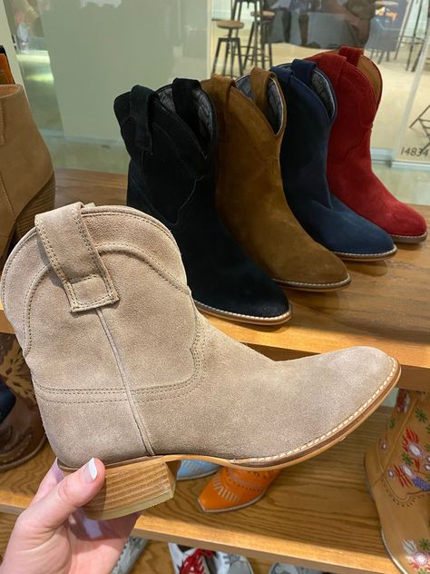 Womens Fall Jeans, Red Suede Boots, Red Ankle Boots, Ankle Cowboy Boots, Dan Post Boots, Womens Suede Boots, Boot Pulls, Beige Heels, Chic Shoes