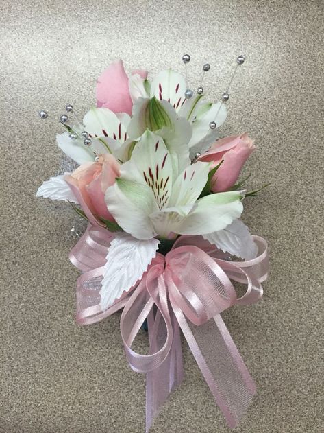 Pink And White Corsage, Colored Prom Dress, Diy Wrist Corsage, Prom Flowers Corsage, White Corsage, Wrist Corsage Prom, Prom Corsage And Boutonniere, Diy Corsage, Corsage And Boutonniere Set