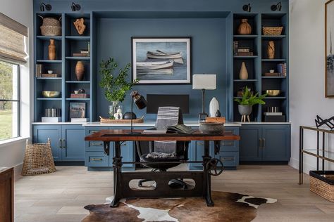 Home Office Design Trends for 2021: Get Ready to Redefine Work Culture Forever! Home Office Decor Men, Men's Home Office, Mens Home Office Decor, Home Office Decor For Men, Home Office Backdrop, High Tech Office, Desain Pantry Dapur, Mens Home Office, Rock Study