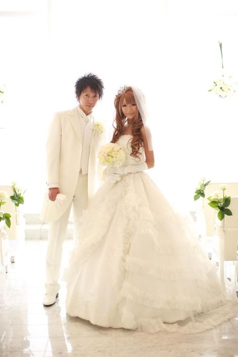 Kawaii japanese gyaru bride Gyaru Wedding Dress, Gyaru Wedding, Gyaru Couple, Mha Style, Gyaru Dress, Japanese Gyaru, Fake Life, Hime Gyaru, Pretty Wedding Dresses