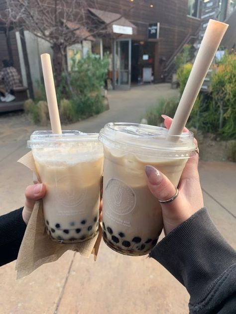 ˗ˏˋ꒰🍜 ꒱– i'm not the owner﹔☆ Bubble Tea Boba, Boba Drink, Bubble Milk Tea, Starbucks Drink, Pretty Drinks, Think Food, Boba Tea, Food Obsession, Cafe Food