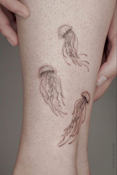 Discover the art of transformation with jellyfish tattoos in our article. Explore it and find 50+ stylish designs with meanings explained. Trend Tattoos, Rib Tattoo Placements, Tattoo Jellyfish, Marine Tattoo, 16 Tattoo, Funky Tattoos, Clover Tattoos, Jellyfish Tattoo, Ocean Tattoos