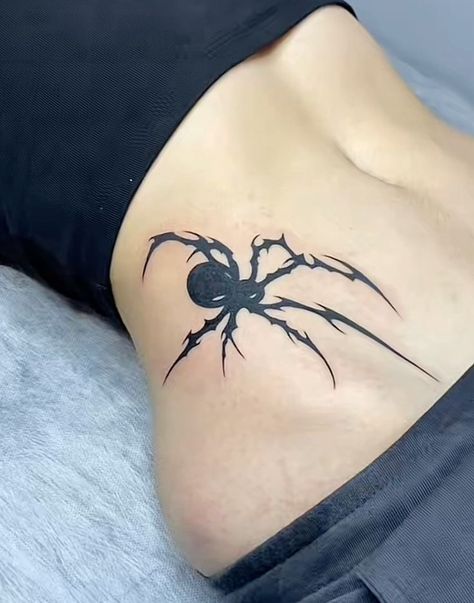 Black Widow Tattoo, Tattoos On Side Ribs, Spiderman Tattoo, Cool Wrist Tattoos, Black Girls With Tattoos, Creepy Tattoos, Spider Tattoo, Tattoo Style Drawings, Spine Tattoos