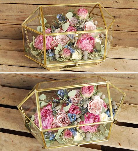 Preserving Wedding Bouquet, Wedding Bouquet Preservation, Pressed Flower Crafts, Floral Preservation, Bouquet Preservation, Shell Crafts Diy, Diy Wedding Bouquet, Wedding Bridal Bouquets, Seashell Crafts