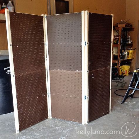 Kelly Luna: How To Make a Tri-Fold Art Display Art Display Stands Diy, Tri Fold Display Board Ideas, Peg Board Display Stand Diy, Diy Folding Display Stand Craft Fairs, Foldable Display, Trifold Display Board Ideas, Diy Pegboard Display Craft Show, Foldable Display Stand, Diy Art Display Panels