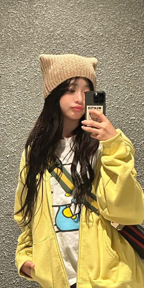 hanni ( new jeans ) 61-91 - Kpoplocks818 - Kpop Girls Wallpapers/ Lockscreens New Jeans Style, Sequin Jacket, Foto Ideas Instagram, My Chemical, Rappers, Korean Girl, South Korean Girls, New Hair, K Pop