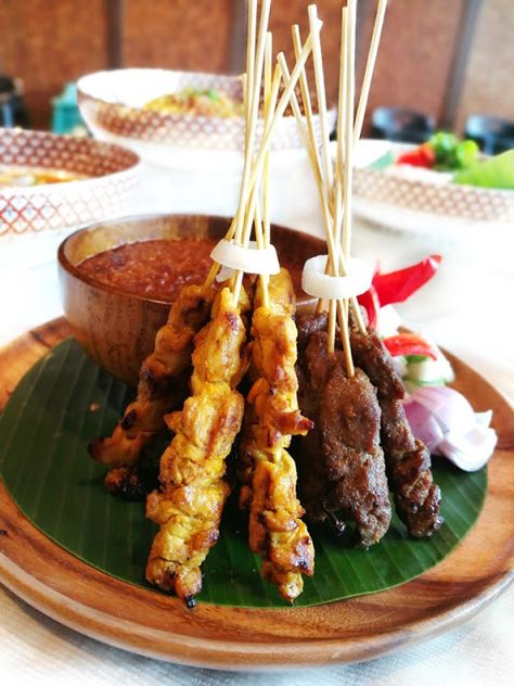 Malaysian Satay Chicken Recipe, Singapore Satay Recipe, Satay Ayam, Malaysian Satay, Snapper Fish, Oxtail Soup, Hotel Buffet, Food And Restaurant, Food Collection