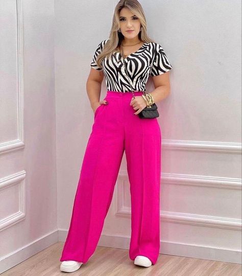 Pink Slacks Outfit, Wide Leg Pants Outfit Summer, Pink Trousers Outfit, Wide Leg Pants Outfit Casual, Fuchsia Outfit, Zebra Print Clothes, Pink Pants Outfit, Outfits With Striped Shirts, Hot Pink Pants