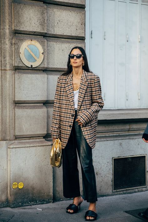 The Best Street Style at Paris Fashion Week Spring 2020 | POPSUGAR Fashion Italian Street Style, Ultimate Capsule Wardrobe, 2020 Street Style, Fest Outfits, Fashion Week Spring 2020, Nyc Street Style, Moda Paris, Popsugar Fashion, Vogue Australia