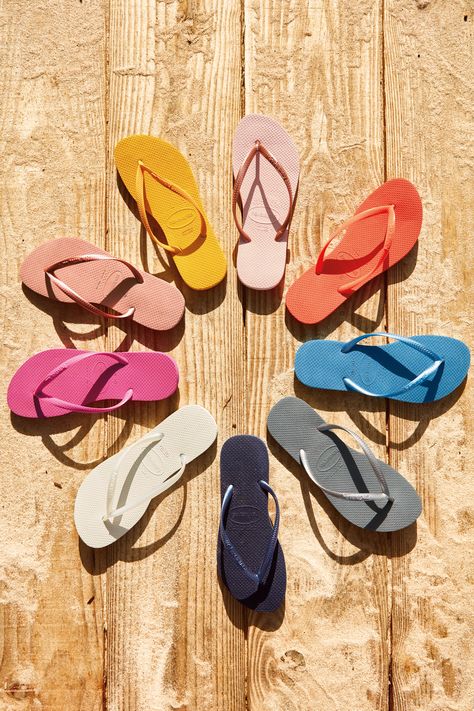 Flip Flop Photography, Flipflops Aesthetic, Havaianas Aesthetic, Flip Flops Aesthetic, Family Swimwear, Beach Streetwear, Accessories Styling, Dance Battle, Cute Flip Flops