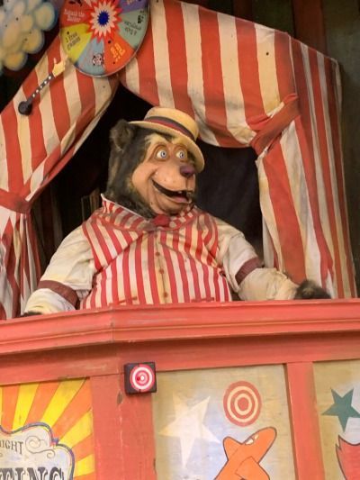 Carnival Art, Rat Man, Chuck E Cheese, Animatronic Fnaf, Retro Horror, Special Images, Pizza Place, Robot Concept Art, Fnaf Art