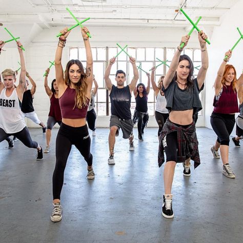 This Drumming-Inspired Workout Class Is About to Be Cooler Than SoulCycle Pound Fitness, Full Body Kettlebell Workout, Cardio Training, Kettlebell Workout, Toxic People, Band Workout, Mens Health, Kettlebell, Zumba